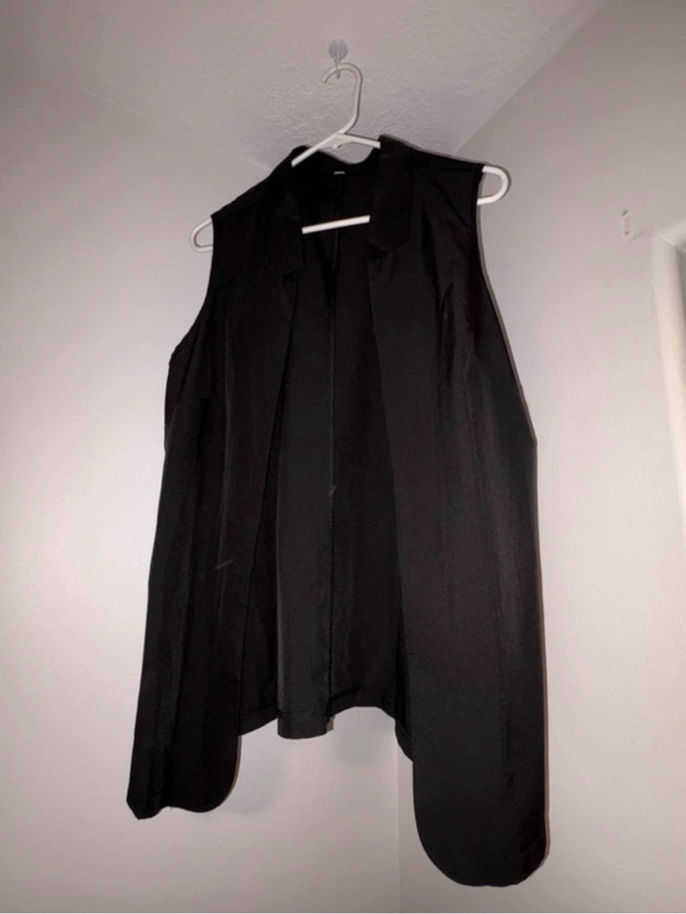 Black Sleeveless Open-Front Tunic Top